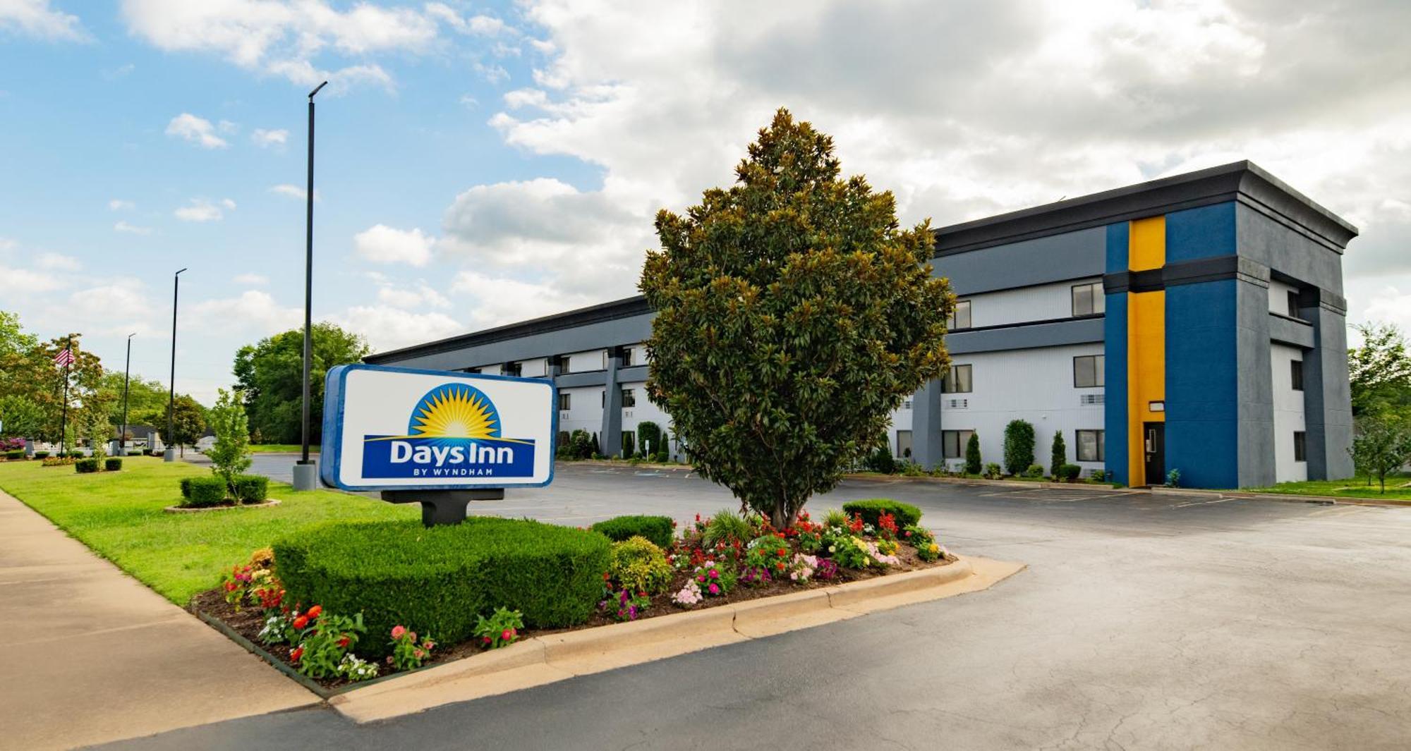 Days Inn By Wyndham Fort Smith Exterior photo